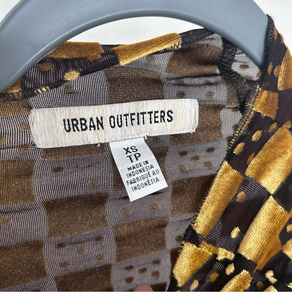 Checkered Top - Picture 4 of 8